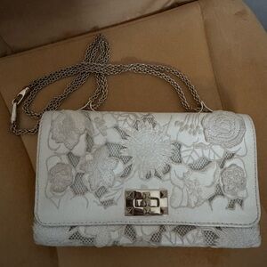 Elegant Floral Embroidered Chain Bag